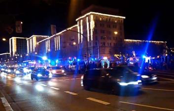 Vehículo atropella a un grupo de personas en mercado de Navidad de Alemania