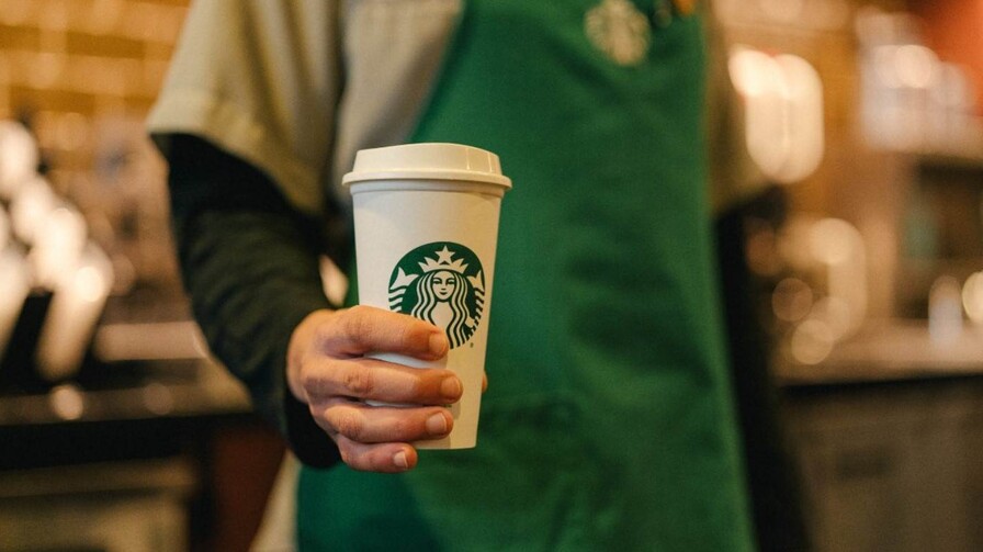 Starbucks anuncia 300 despidos corporativos en Estados Unidos