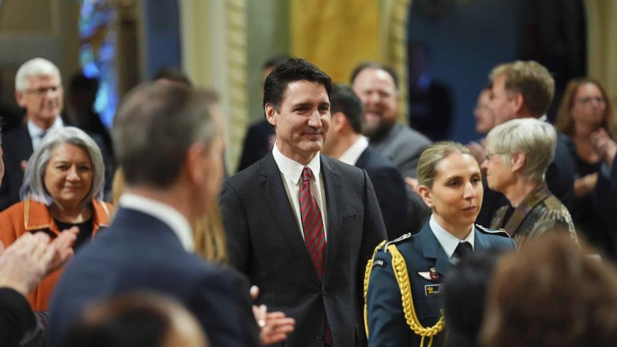 Trudeau de Canadá reorganiza su gabinete ante crecientes llamados a renuncia