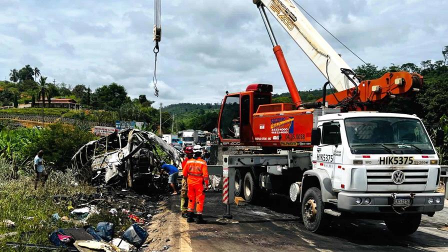 38 muertos por choque entre autobús y camión en sudeste de Brasil