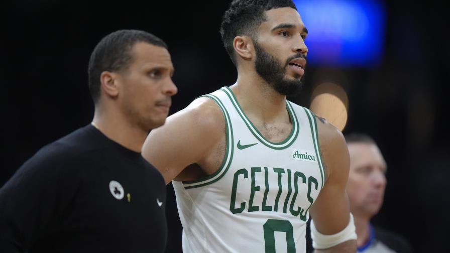 La NBA multa al entrenador de los Celtics, Joe Mazzulla, por comentarios a los árbitros