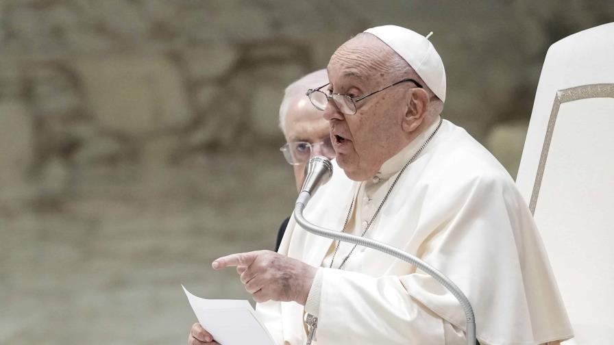 El papa Francisco reprende al personal del Vaticano por chismear en su mensaje navideño anual