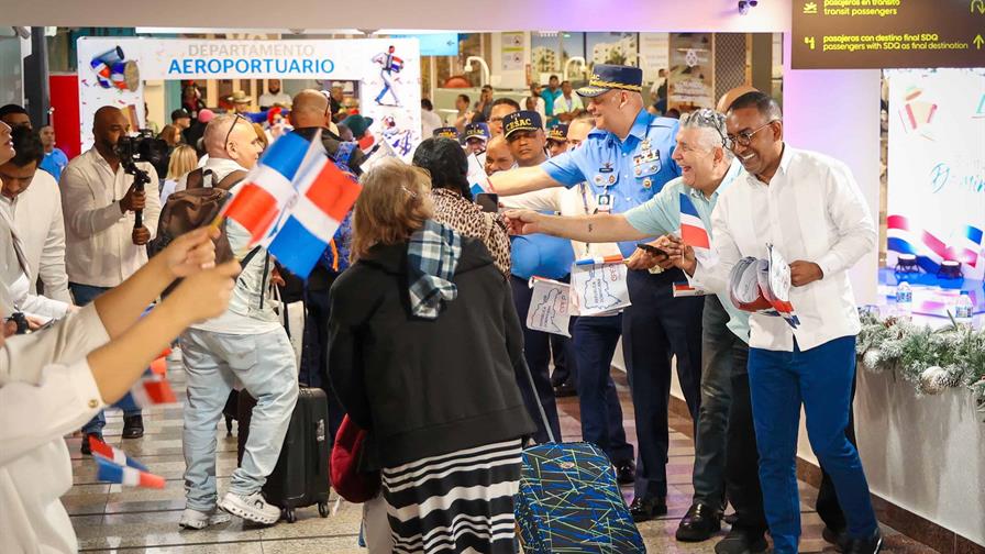 Gobierno aumenta a 5,500 dólares la gracia navideña para la diáspora traer regalos