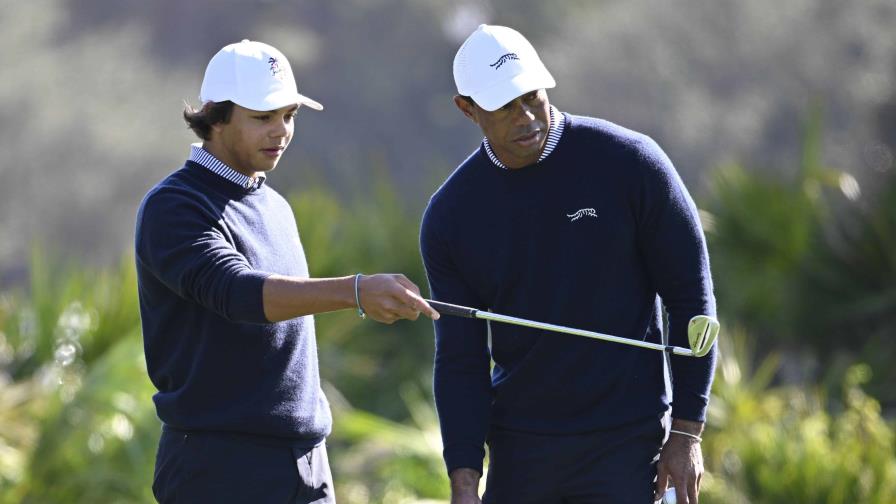 Tiger Woods y su hijo Charlie lideran el PNC Championship