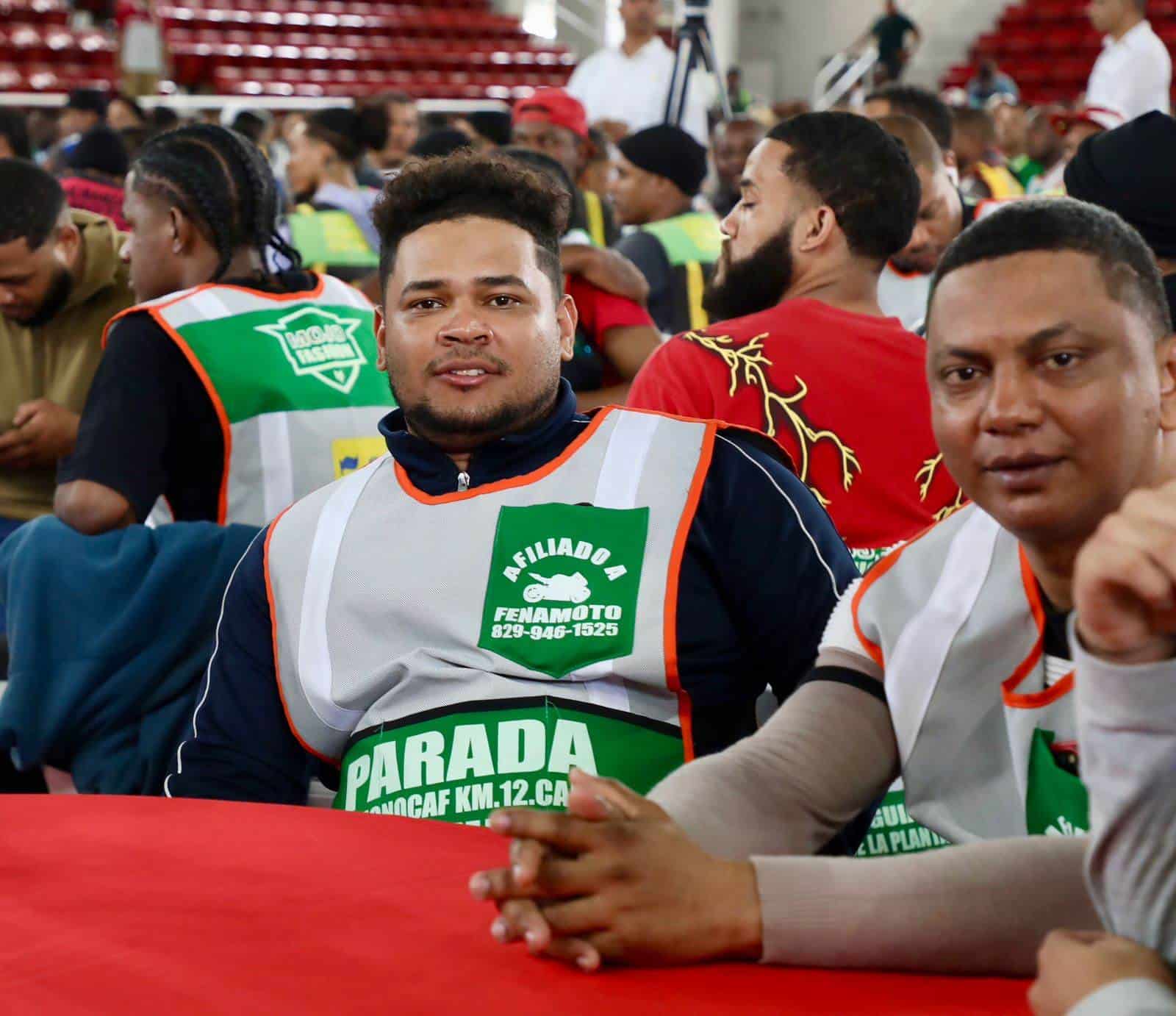 Un motoristas durante el almuerzo navideño junto al presidente Abinader