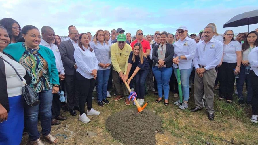 Digecac inicia construcción de parador fotográfico en la carretera Mella con autopista de Samaná