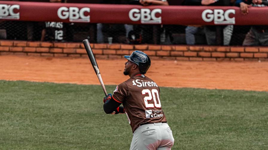 Los Gigantes pintan de blanco a las Águilas y se mantienen detrás de los Leones