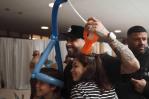 Nicky Jam y su esposa Juana Varón llevan alegría a niños en el Nicklaus Children´s Hospital de Miami