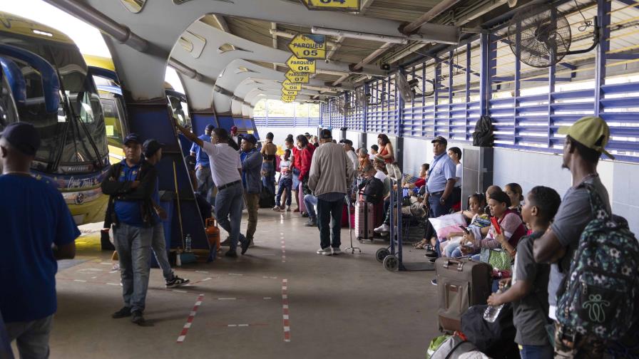 Terminales de autobuses comienzan a recibir pasajeros