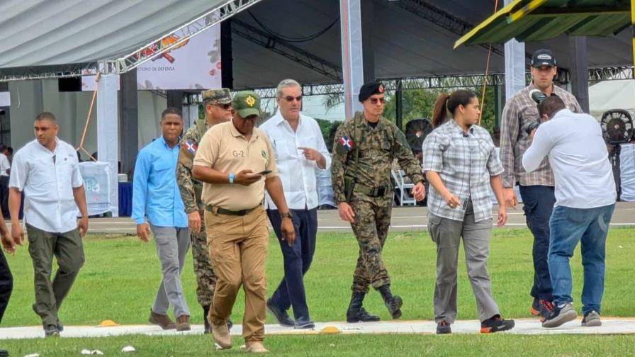 El presidente Abinader almuerza con los militares de la frontera