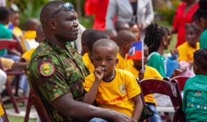 Cientos de ni&ntilde;os en Hait&iacute; disfrutan de agasajo navide&ntilde;o pese a violencia de bandas armadas