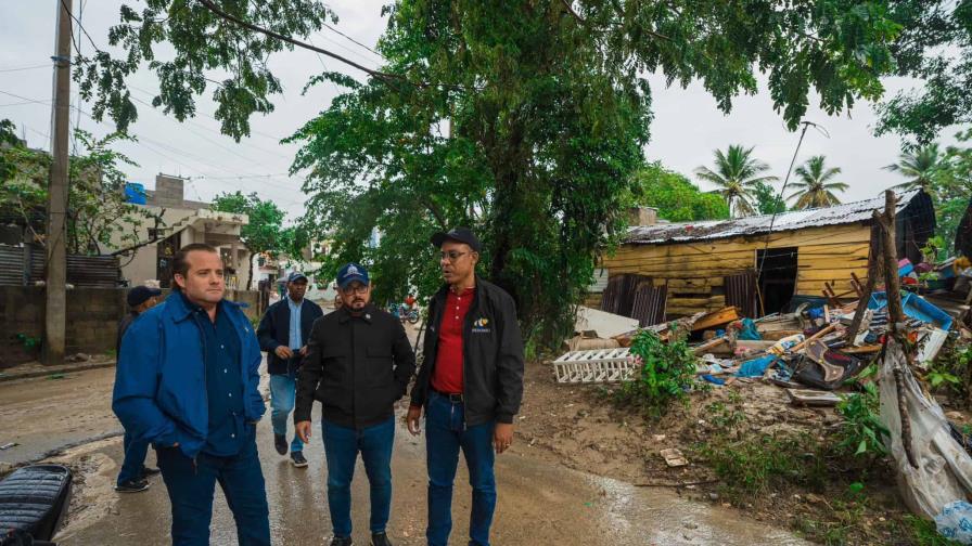 Paliza garantiza asistencia a familias afectadas por lluvias en Puerto Plata