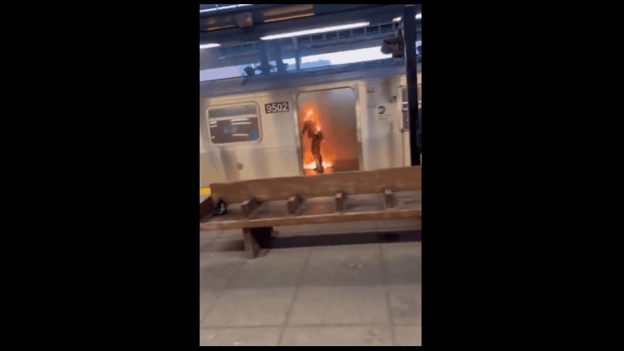 Lo que hay que saber sobre la muerte de una mujer a la que le prendieron fuego en el tren de NY