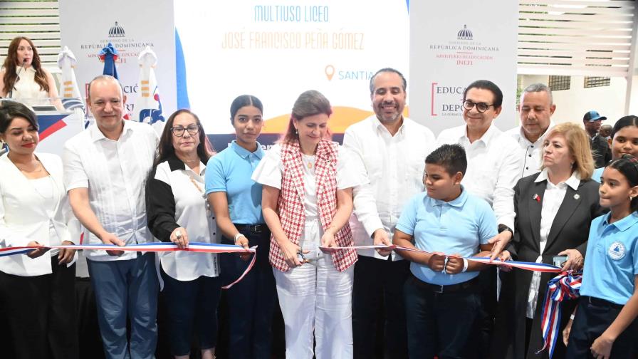 Raquel Peña inaugura junto al INEFI polideportivo en Santiago reafirmando compromiso con el deporte