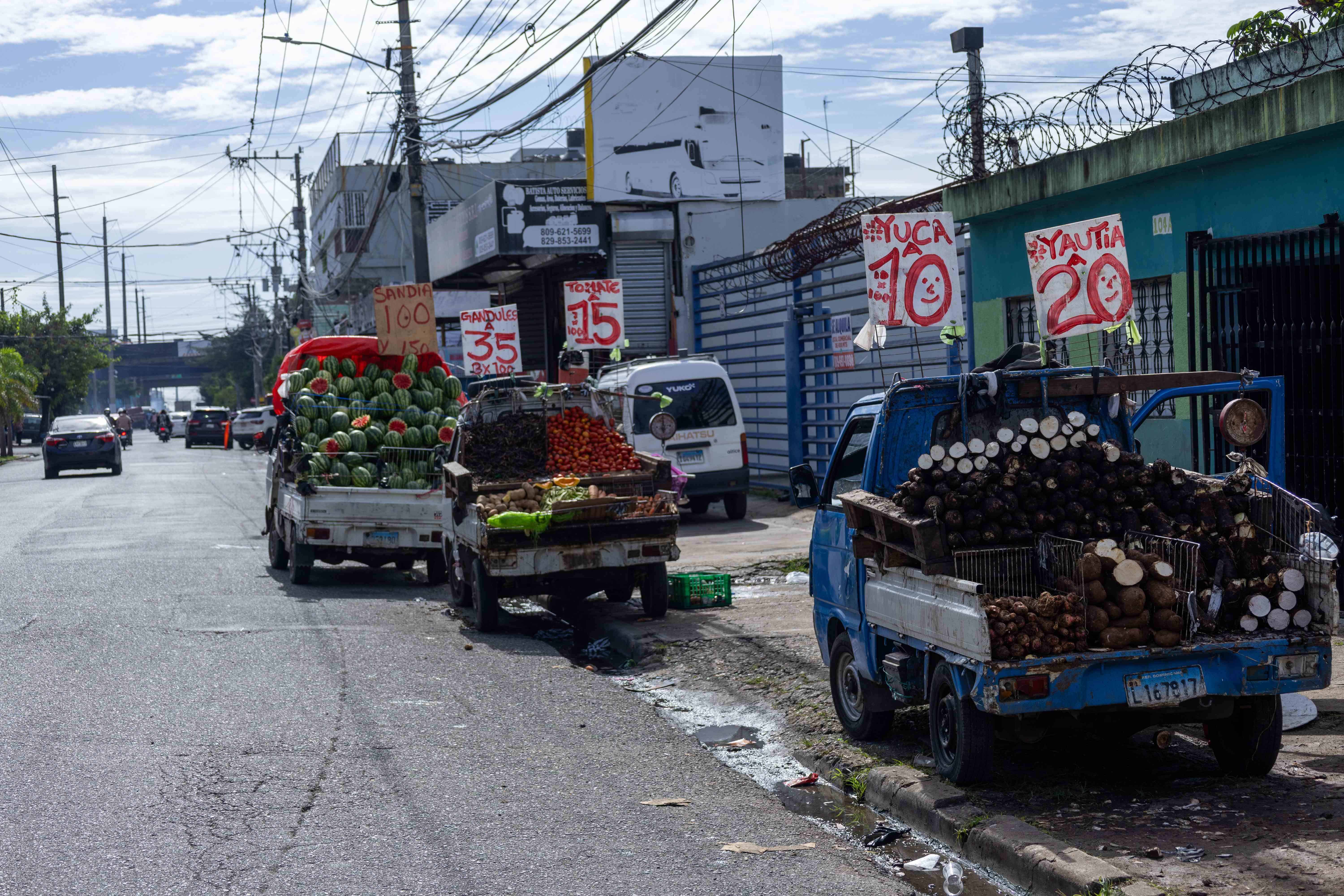 Los prpoductos tradiconales como viveres y frutas siguieron siendo oferetadas como siemrpe. 