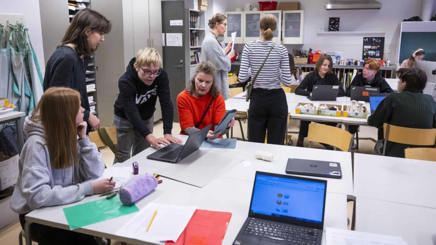 Los jóvenes finlandeses aprenden a detectar noticias falsas en la escuela