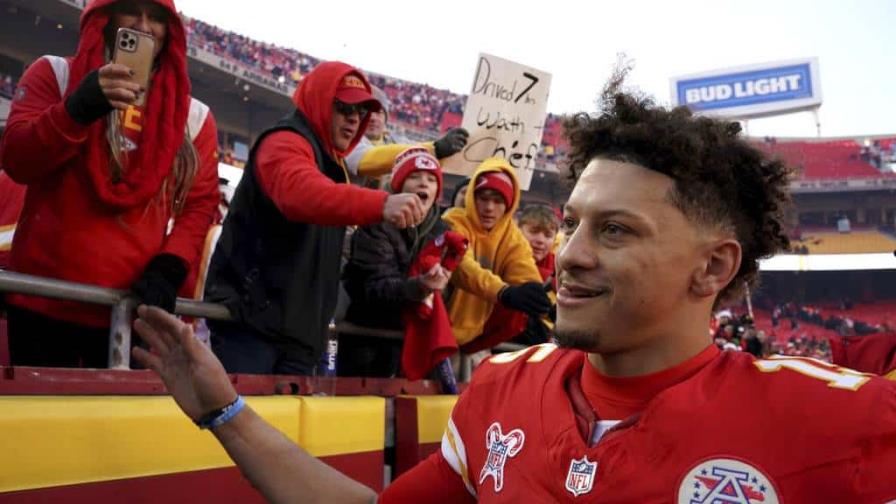 Chiefs tratan de conservar ventaja de locales en playoffs; visitan a Steelers en Navidad