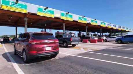 M&aacute;s de 2.3 millones de veh&iacute;culos transitaron por peajes durante Nochebuena y Navidad 2025