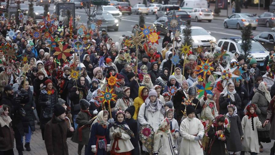 Ucrania celebra entre ataques rusos su tercera Navidad desde el inicio de la invasión