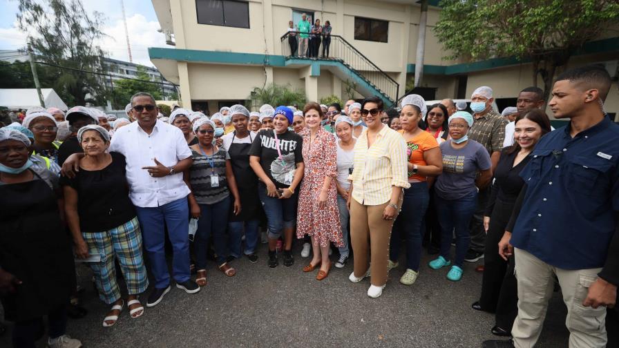 Raquel Peña supervisa entrega de más de 32 mil raciones alimenticias