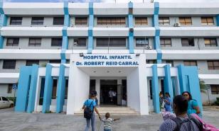 Policías acuden al hospital donde está ingresada la niña que fue quemada para reconstruir los hechos