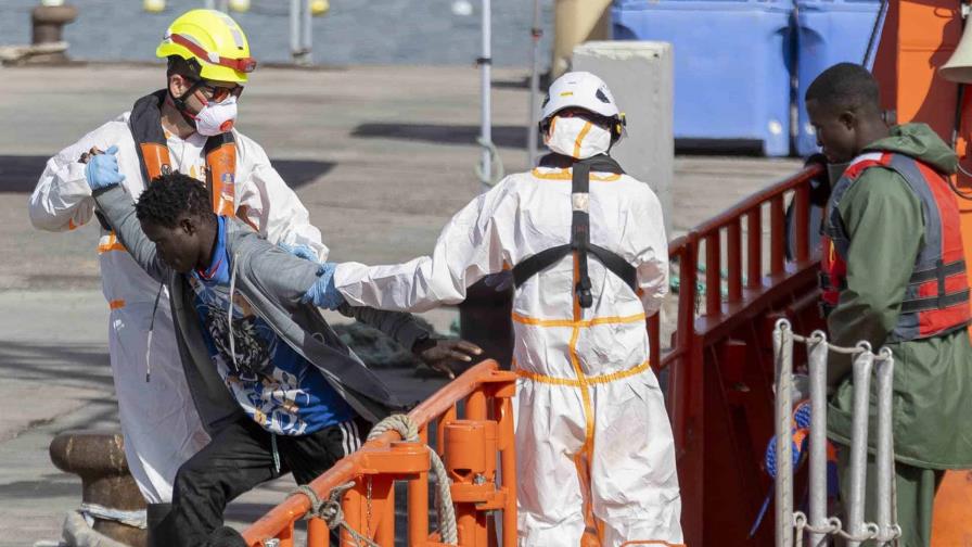 Al menos 961 migrantes, uno de ellos muerto, llegaron a Islas Canarias desde Nochebuena