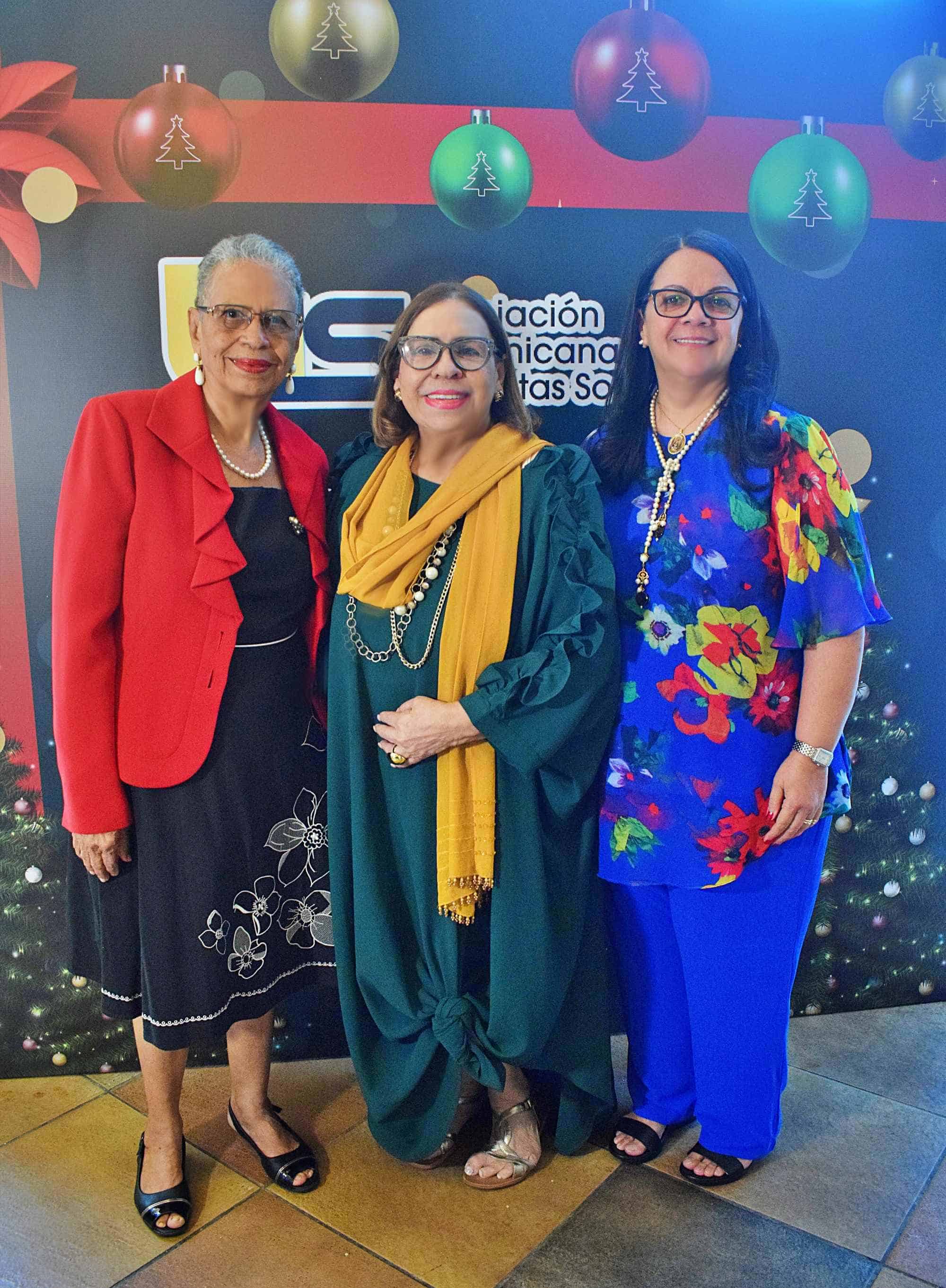 Rosa Francia Esquea, Mirna Pimentel y Matilde Howley.