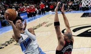 Hawks remontan un déficit de 21 puntos con 50 en el último cuarto y vencen 141-133 a Bulls