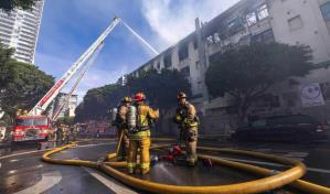Un incendio destruye el Hotel Morrison de Los Ángeles, portada del álbum de The Doors