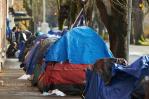 Trump firma orden ejecutiva que facilita la remoción de personas sin hogar de las calles