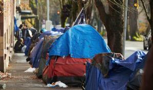 Trump firma orden ejecutiva que facilita la remoción de personas sin hogar de las calles