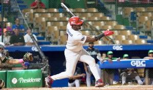 Leones resurgen al vencer 8–2 a los Tigres y siguen aferrados a la clasificación