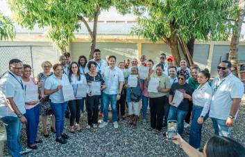 Mived entrega 70 títulos de propiedad en Invivienda