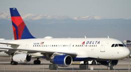 Delta Airlines aumenta costo del equipaje por alza del combustible