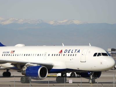 Delta y United Acusadas de Vender Asientos Falsos