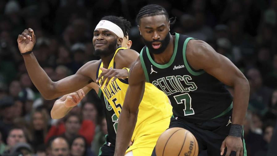 Jaylen Brown anota 44 puntos, récord de temporada, y los Celtics superan 142-105 a los Pacers