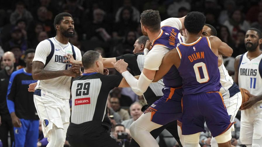 Nurkic y Marshall intercambian golpes; expulsan a tres por altercado en duelo entre Suns y Mavericks Nurkic y Marshall intercambian golpes; expulsan a tres por altercado en duelo entre Suns y Mavericks