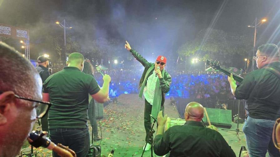 Miles de capitalinos bailaron Con la música en el corazón del pueblo"