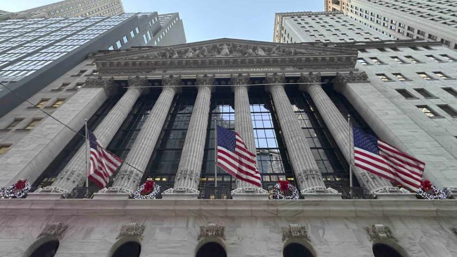 Wall Street cae en los últimos días de un año récord para las acciones en EE.UU.