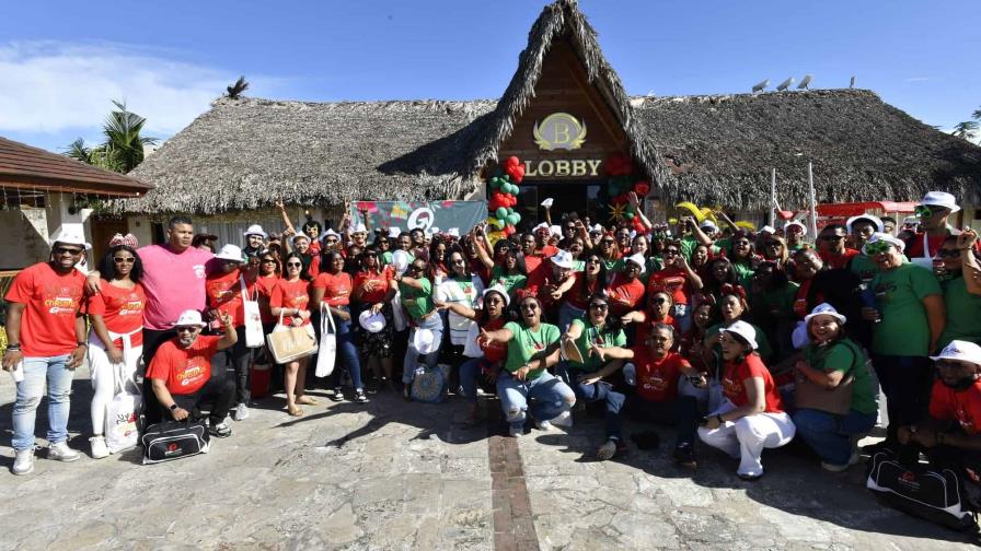 Grabo Estilo celebra fiesta de Navidad con un ambiente de alegría y diversión