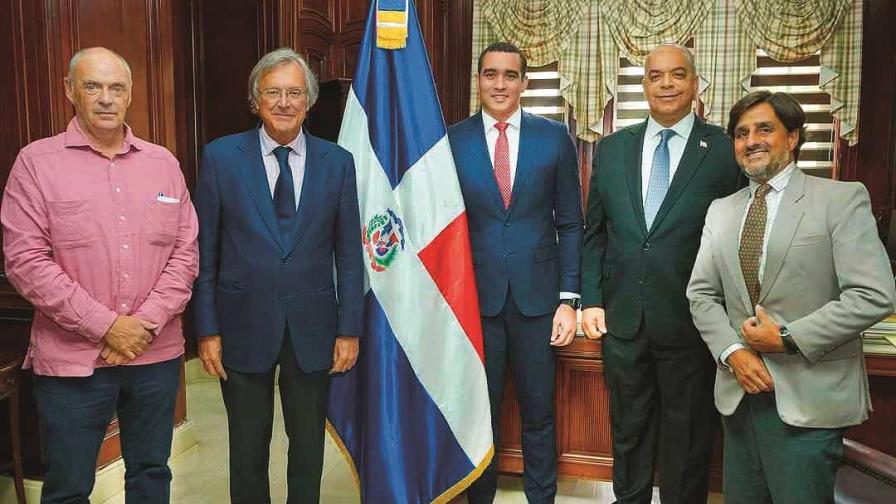 ¿Qué pasa con los dominicanos en el consulado de España en República Dominicana?