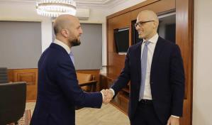 El embajador de la UE en Libia aborda retirada de fuerzas extranjeras del país magrebí El embajador de la UE en Libia aborda retirada de fuerzas extranjeras del país magrebí