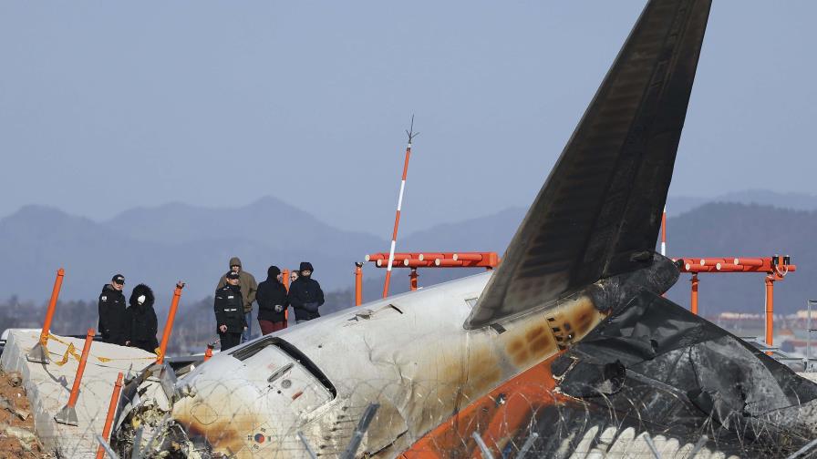 Investigadores de EEUU y Boeing inspeccionan el lugar de accidente aéreo mortal en Corea del Sur