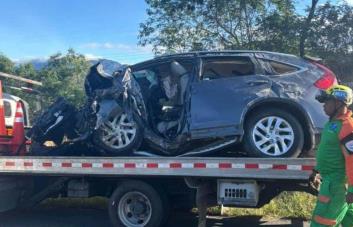 Cuatro muertos e igual número de heridos por accidente entre Azua y Baní