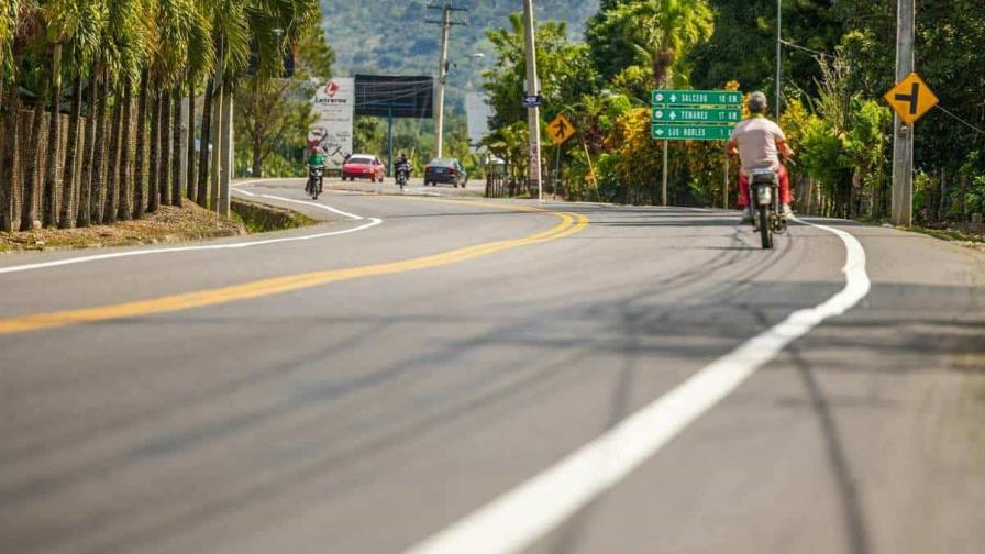 Rescatan a dos niñas mientras deambulaban por una carretera en Moca