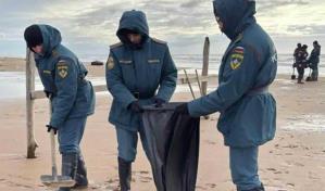 Retiran más de 70,000 toneladas de arena contaminada del litoral ruso del mar Negro