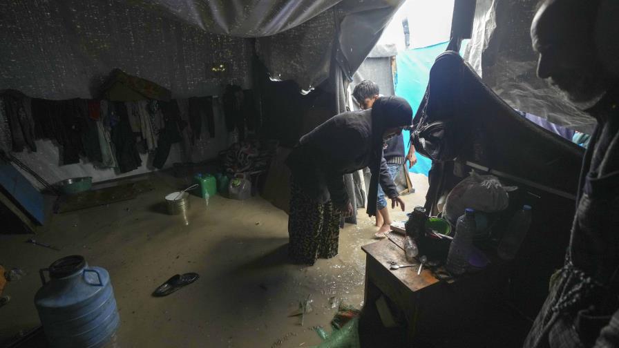 Ataques israelíes matan a 12 personas en Gaza mientras la guerra se extiende al año nuevo