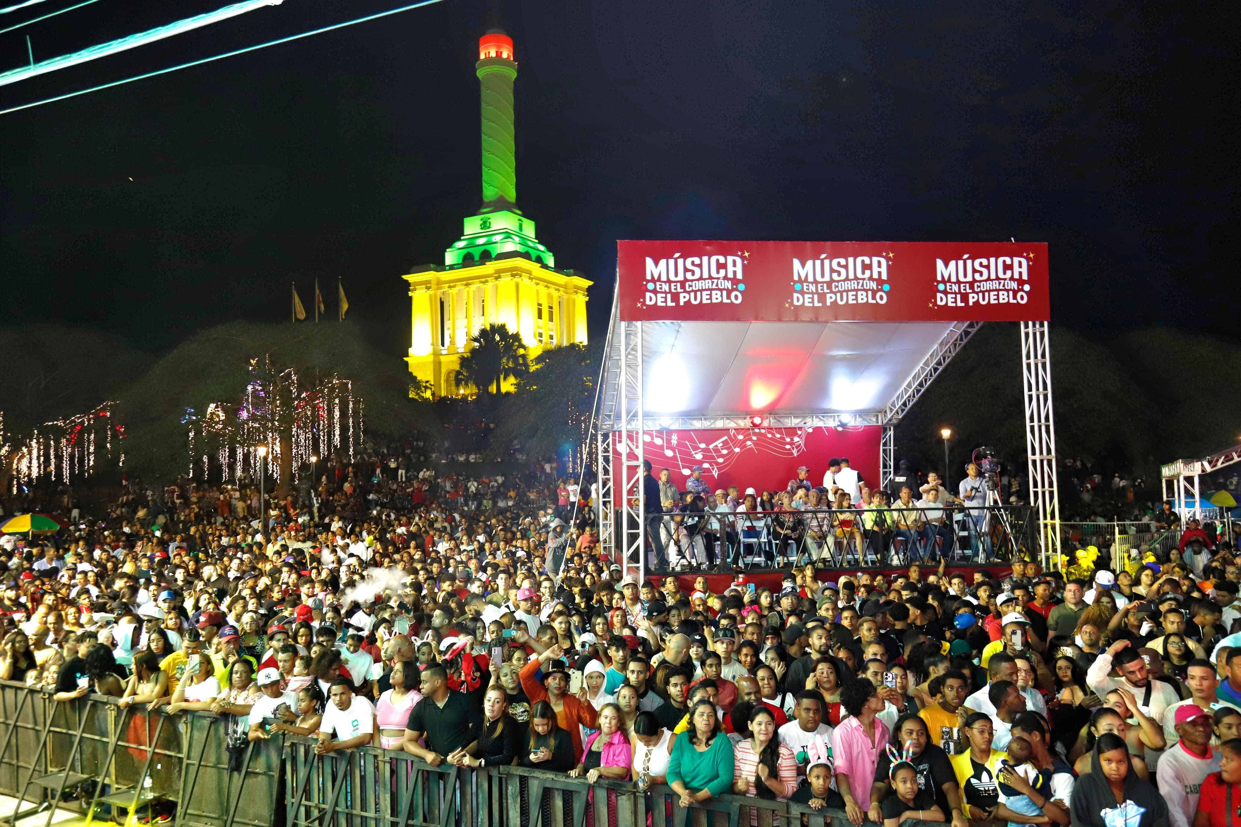 La multitud disfrutó cada una de las actuaciones.