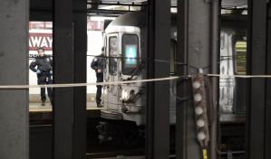 Un hombre en estado crítico tras ser empujado contra un tren en marcha en metro Nueva York