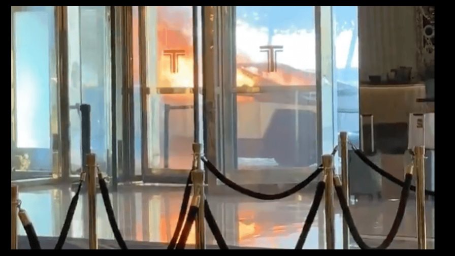 Muere una persona al incendiarse y explotar un Tesla Cybertruck fuera de hotel de Trump en Las Vegas Muere una persona al incendiarse y explotar un Tesla Cybertruck fuera de hotel de Trump en Las Vegas